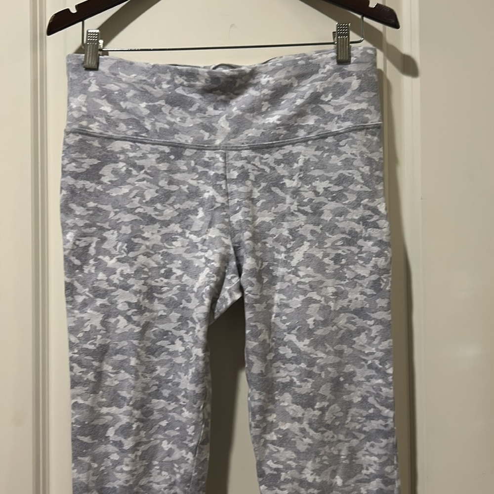 Moret Ultra 8% supportive spandex camo print cropped Leggings Size XL grey white